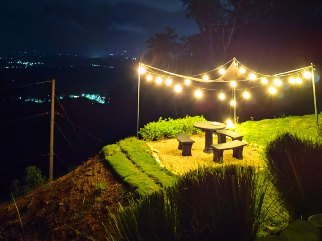 banquitas exterior de noche hygge house