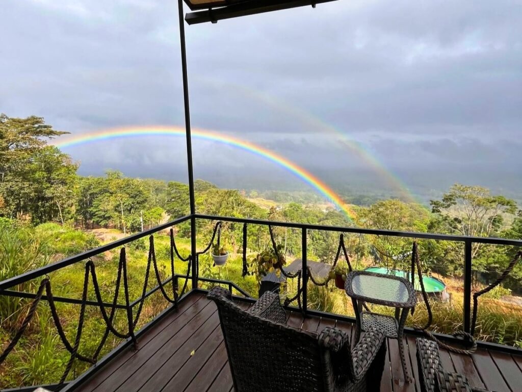 arcoíris visto desde la terreza de hygge house
